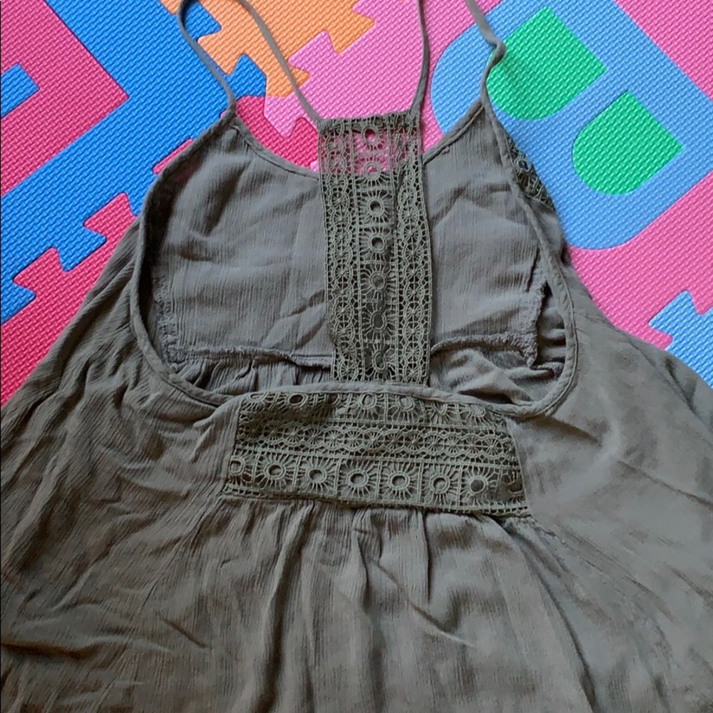 woman’s top - Picture 3 of 3